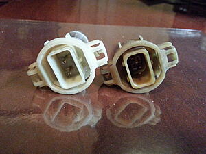 Fog Light Bulbs wont snap back on. Help-ejhtp8k.jpg