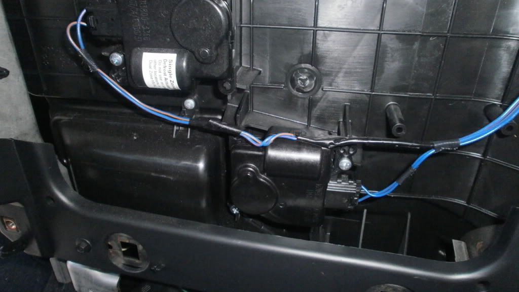 Noise coming from dash. Vent Motor maybe? - DodgeForum.com 05 dodge magnum fuse box schematic 