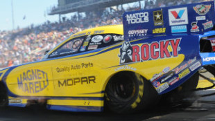 Johnny Gray wins the Southern Nationals in all Mopar final