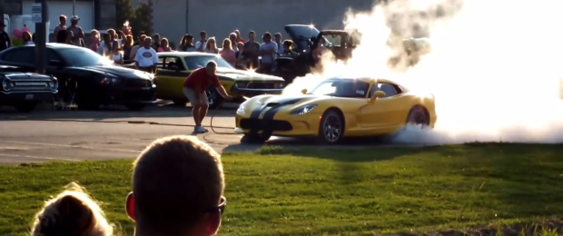 Tire Shredding Tuesday: 2013 SRT Viper Does a Burnout Surrounded by Stupid People