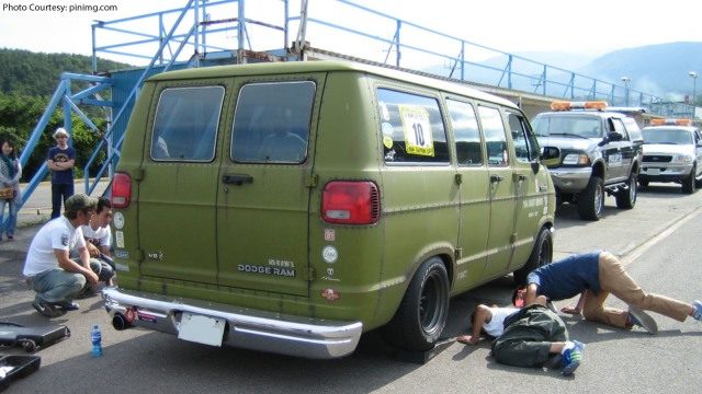 The Odd Japanese Cult of Dodge Van Fans