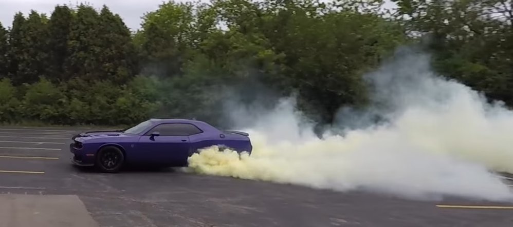 One Hellcat Challenger - Many Burnouts