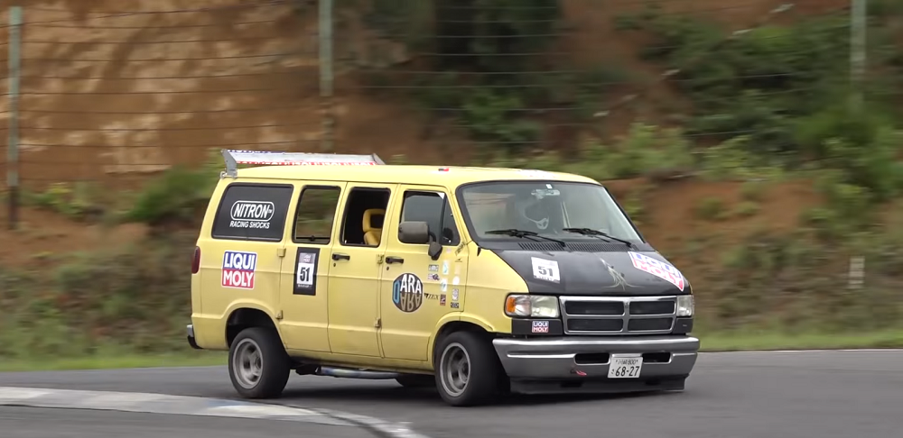 dodgeforum.com Japanese Dodge Vans at Ebisu Circuit