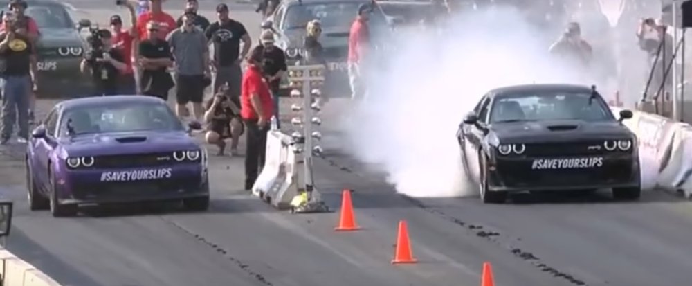 Dodge Challenger SRT Hellcat Burnout Launch