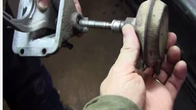 Dodge Ram 1994-2001: How to Replace Front Axle 4WD Actuator
