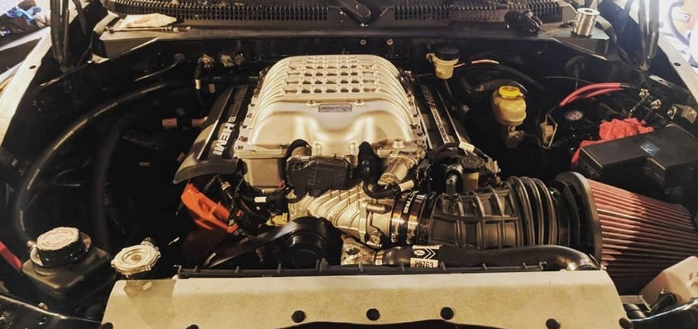 Hellcat in Dakota Engine Bay