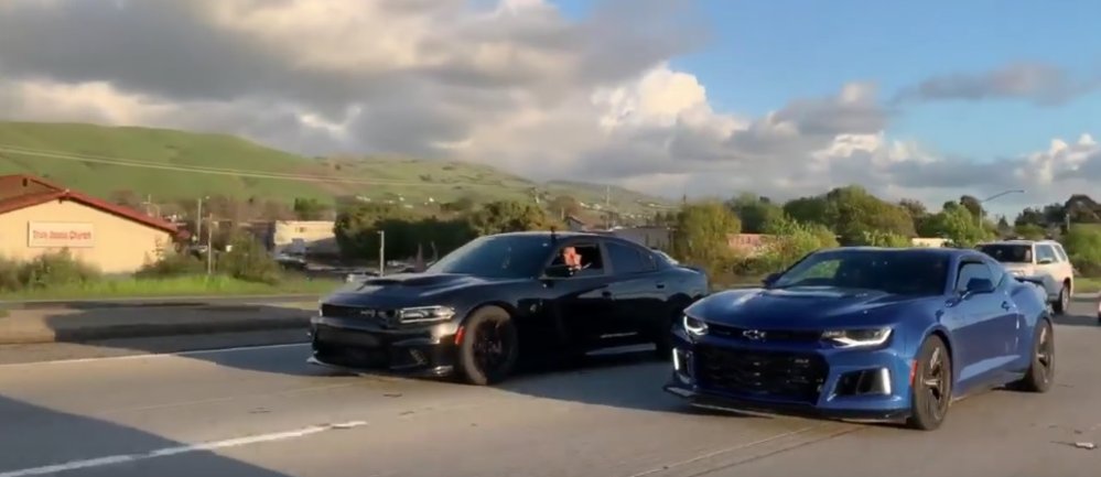 Hellcat Charger Flawlessly Walks Camaro ZL1 on Highway