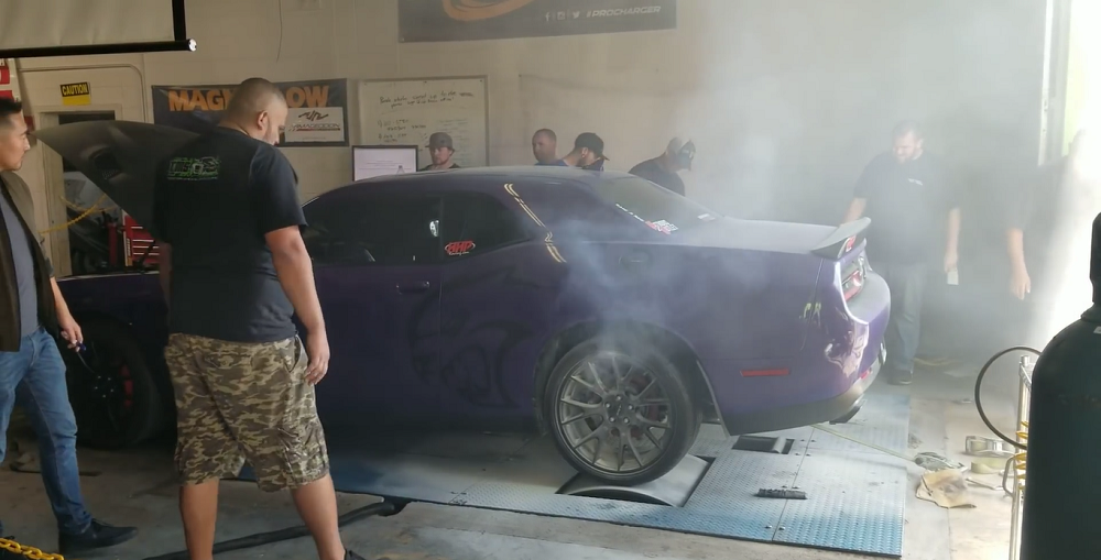 dodgeforum.com Dodge Challenger Hellcat Lights Up the Dynamometer - Literally