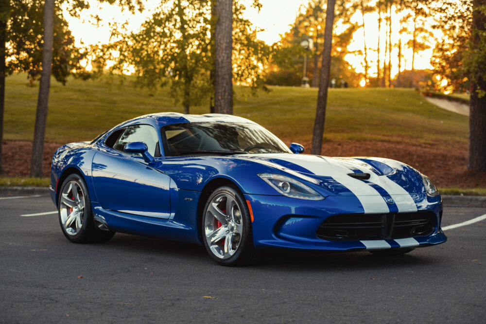 Rare 13 Srt Viper Gts Launch Edition Leaves Fang Marks