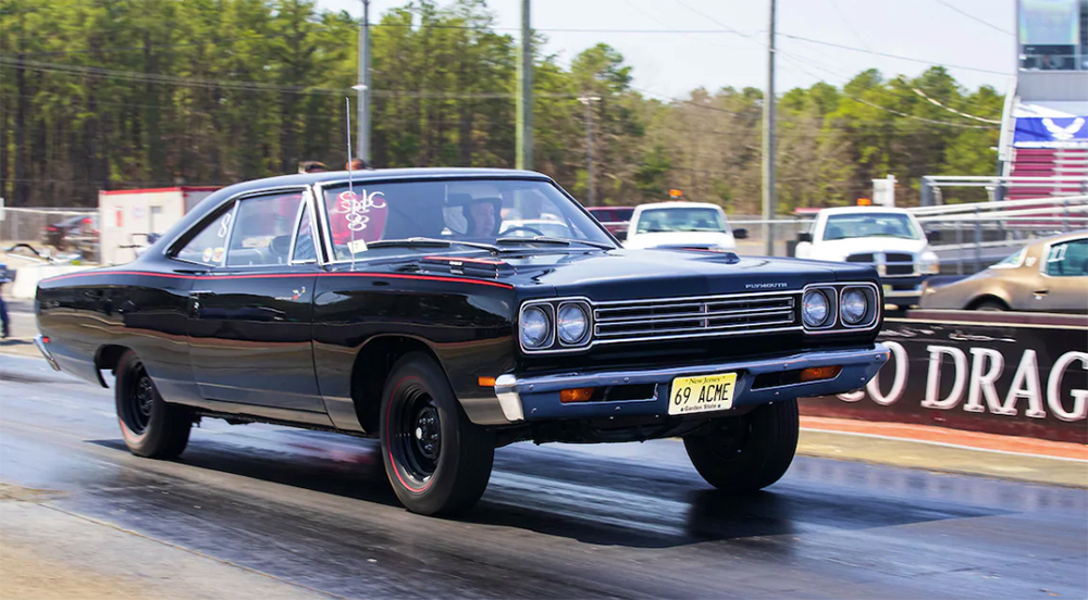 1969 Plymouth Road Runner drag racing 383 in FAST racing class