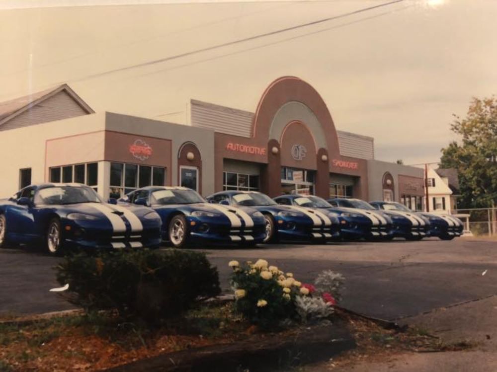 We Love These Viper-iffic '90s Dealership Photos
