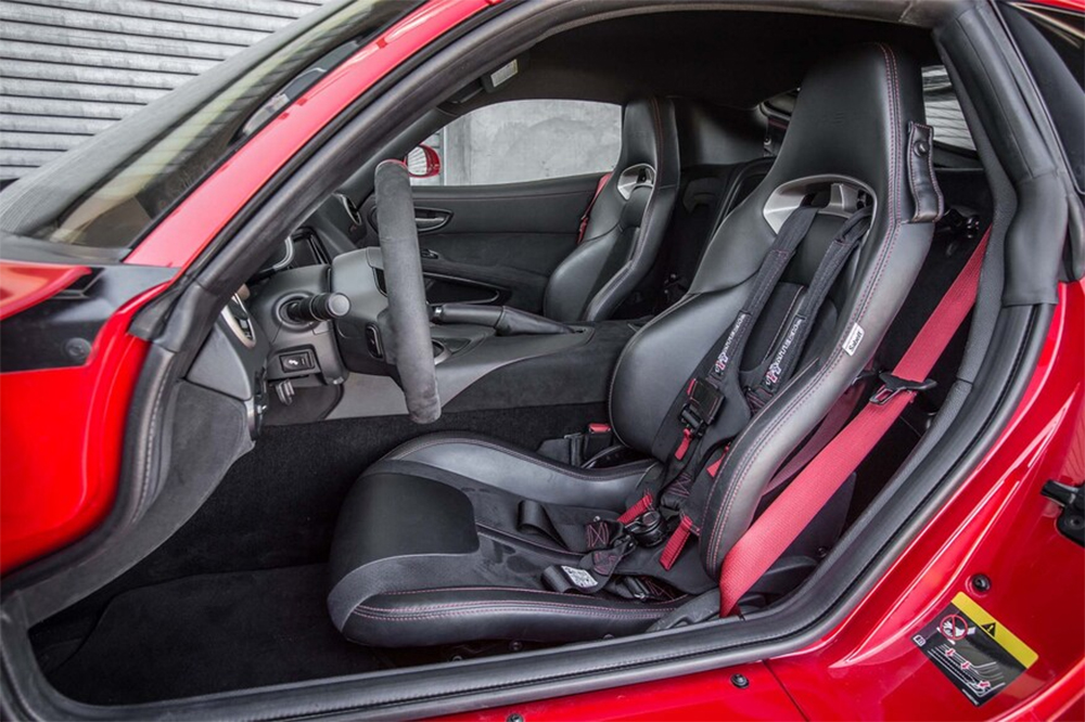 2016 Dodge Viper ACR Interior Red Racing Harness