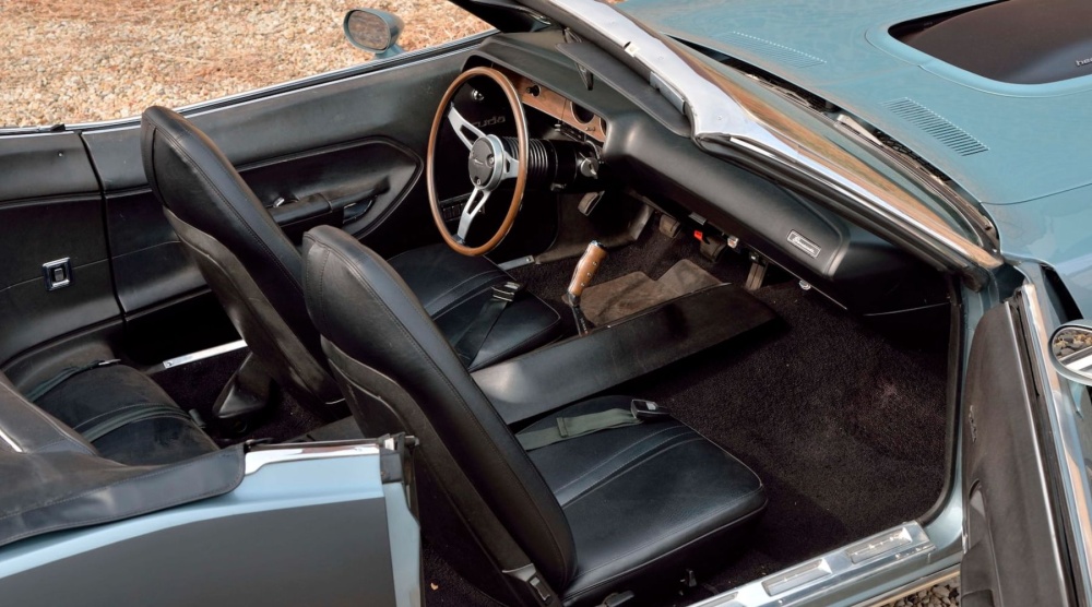 Vert 1971 Plymouth Hemi Cuda Costs More Than a Bugatti