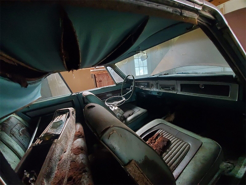 Rusty 1965 Dodge Coronet for sale on ebay, Interior