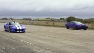Dodge Viper GTS vs Challenger R/T Scat Pack Drag Race
